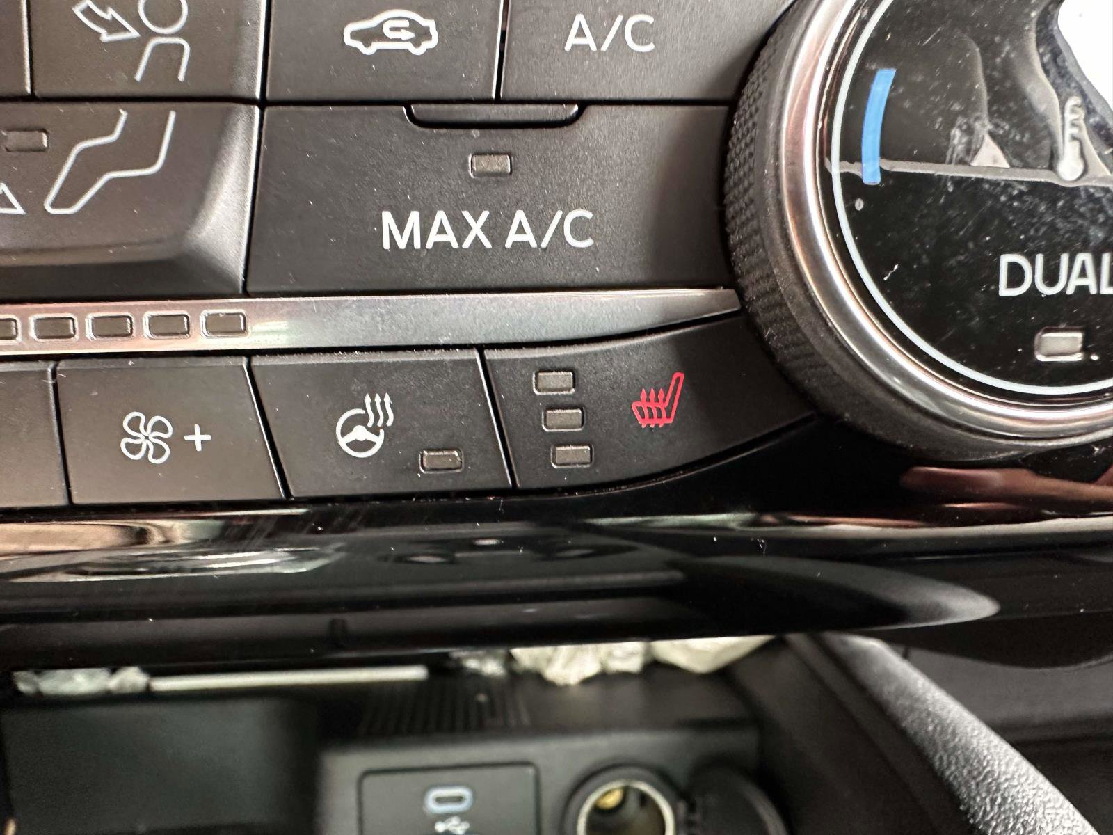 Certified 2022 Ford Escape SE w/ SE Sport Appearance Package image 26