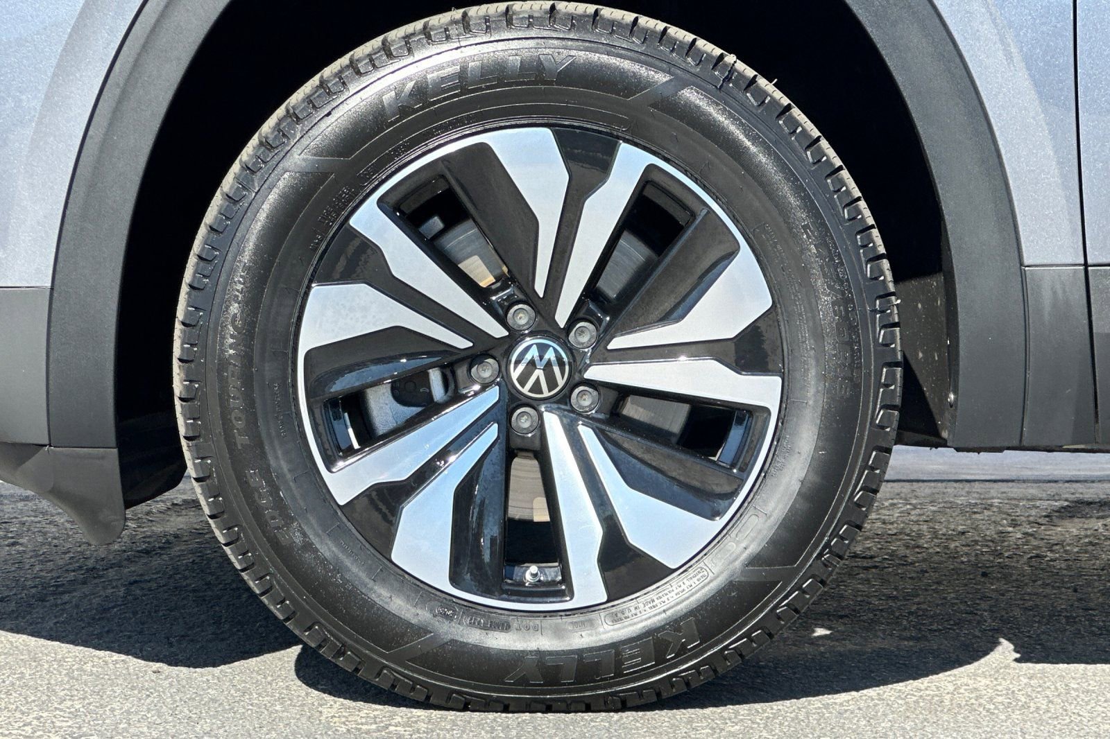 Used 2024 Volkswagen Atlas Cross Sport SE image 25