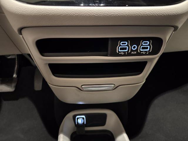 Used 2023 Chrysler Voyager LX FWD image 29