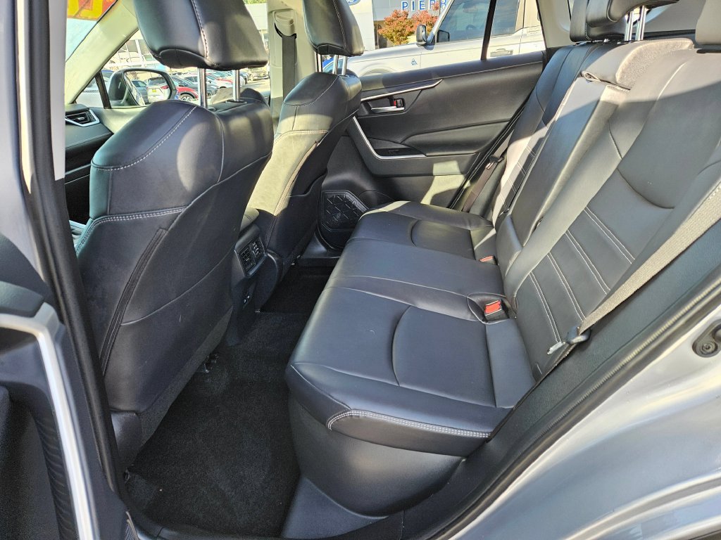 Used 2022 Toyota RAV4 XLE Premium AWD/4WD image 15
