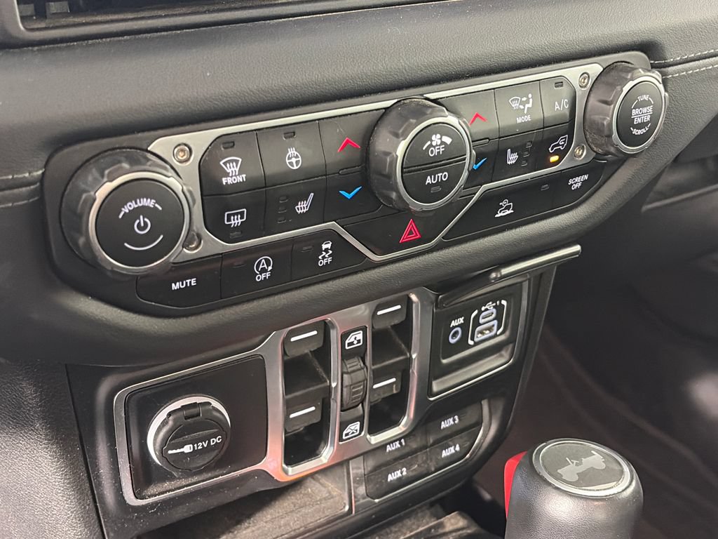 Used 2024 Jeep Wrangler Unlimited Sahara AWD/4WD image 21