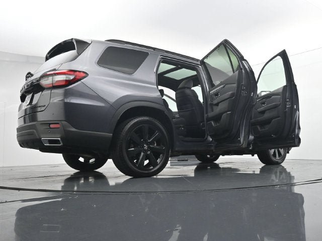 Used 2025 Honda Pilot Black Edition image 47