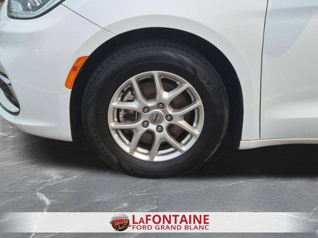 Used 2023 Chrysler Pacifica Touring-L FWD image 34