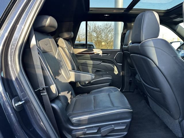 Used 2022 Cadillac Escalade Premium Luxury image 38
