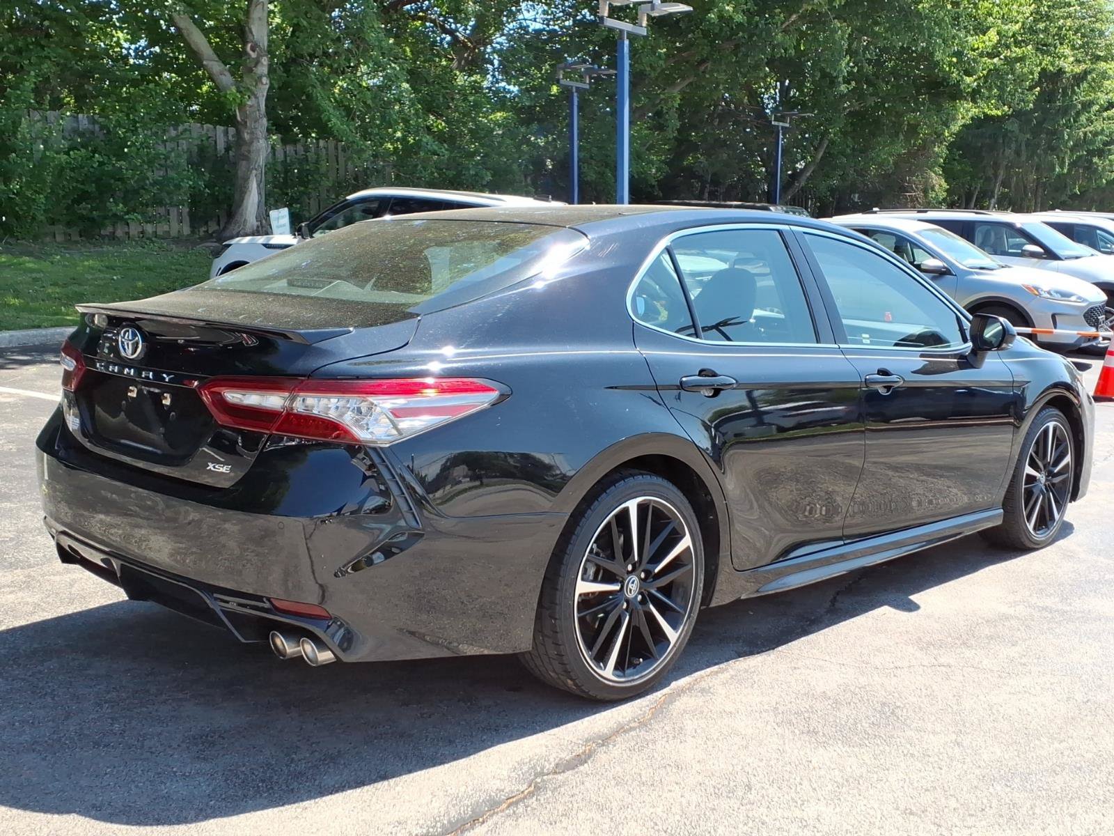 Used 2018 Toyota Camry XSE FWD image 3