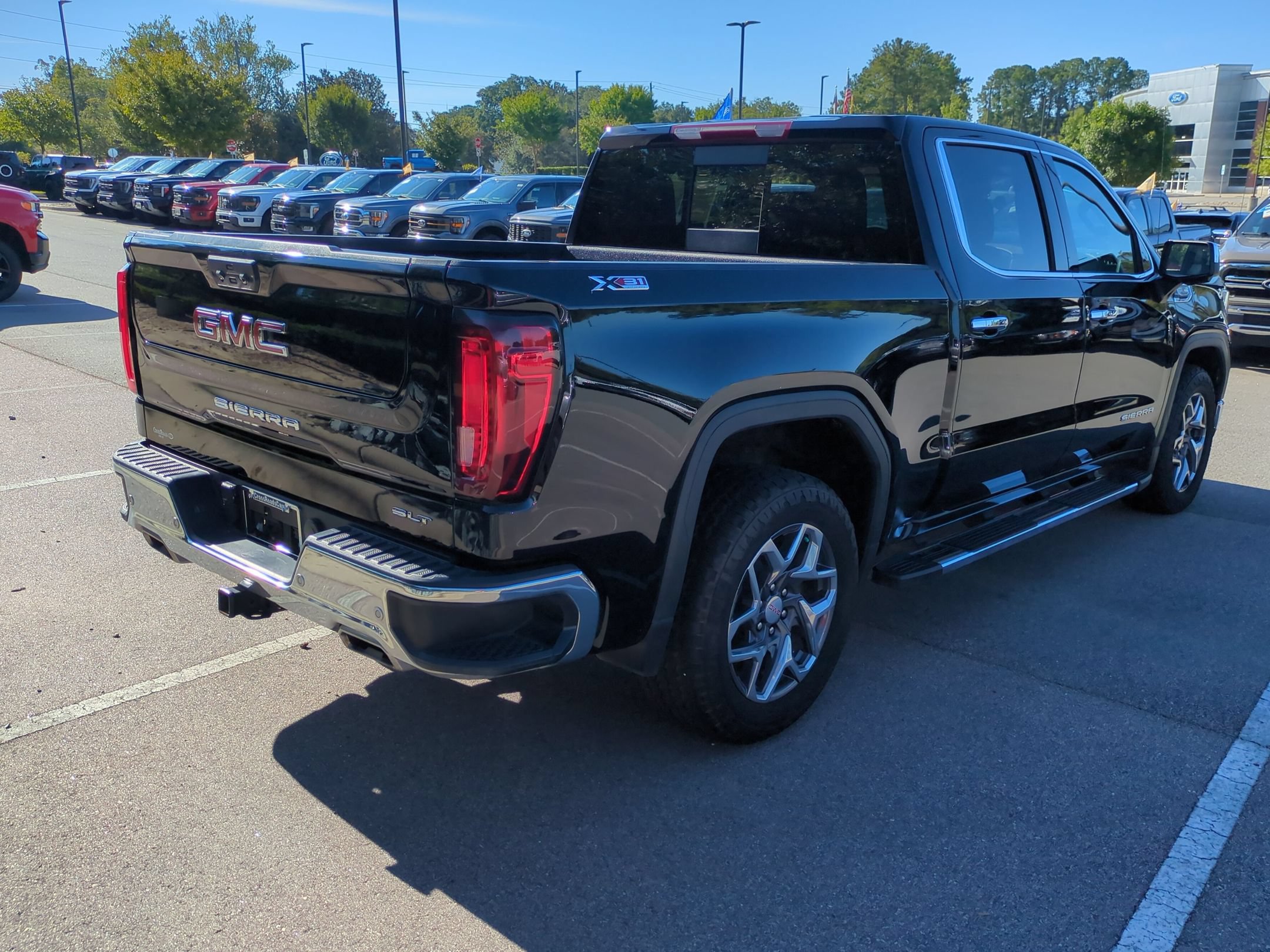 Used 2025 GMC Sierra 1500 SLT w/ SLT Premium Plus Package AWD/4WD image 4