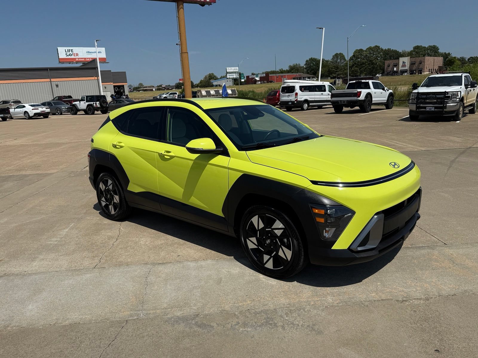 Used 2025 Hyundai Kona SEL FWD image 3