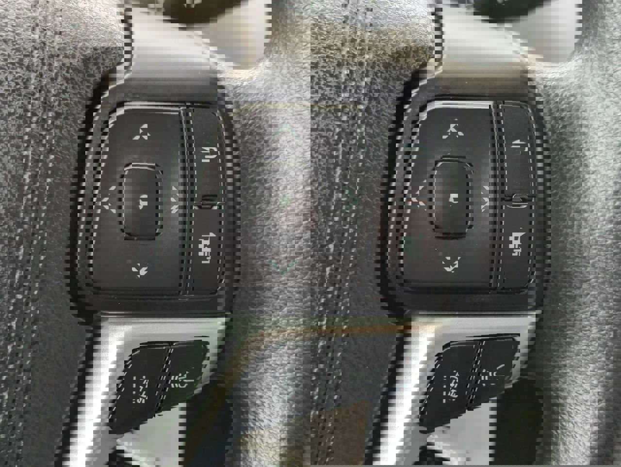 Used 2018 Toyota Highlander LE image 23