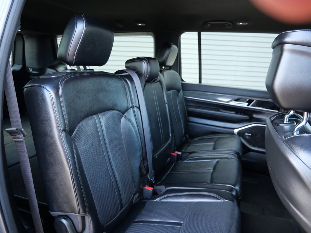 Used 2024 Jeep Wagoneer L Series III w/ Flexible Seating Group AWD/4WD image 14