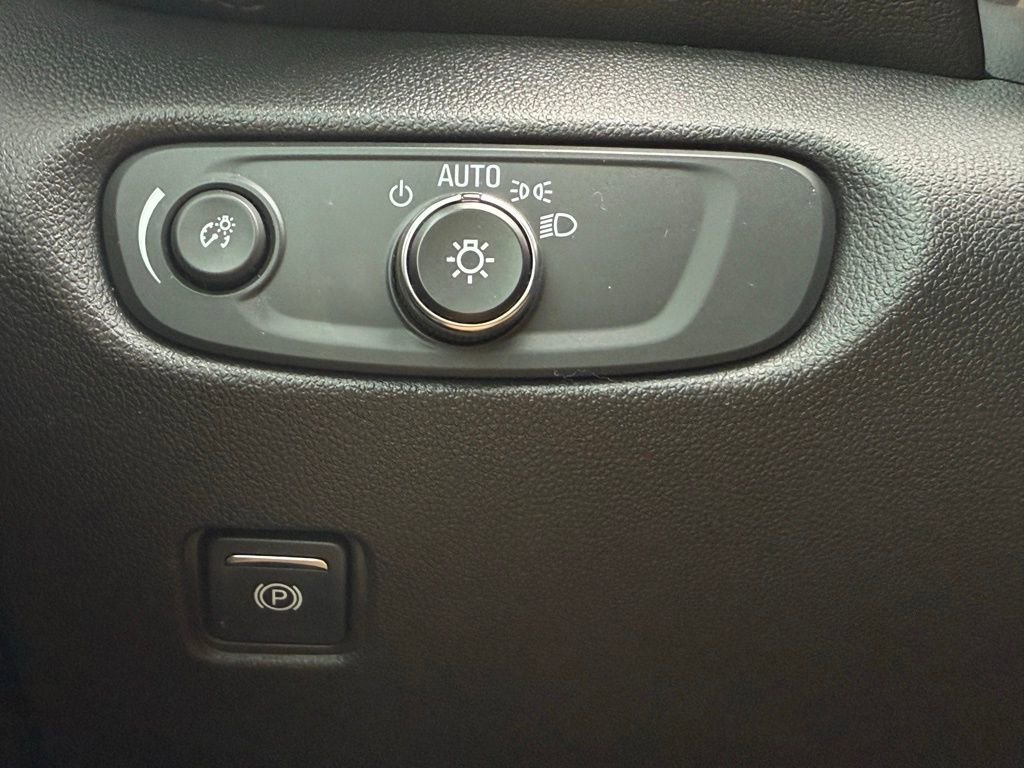 Used 2019 Chevrolet Blazer LT image 21