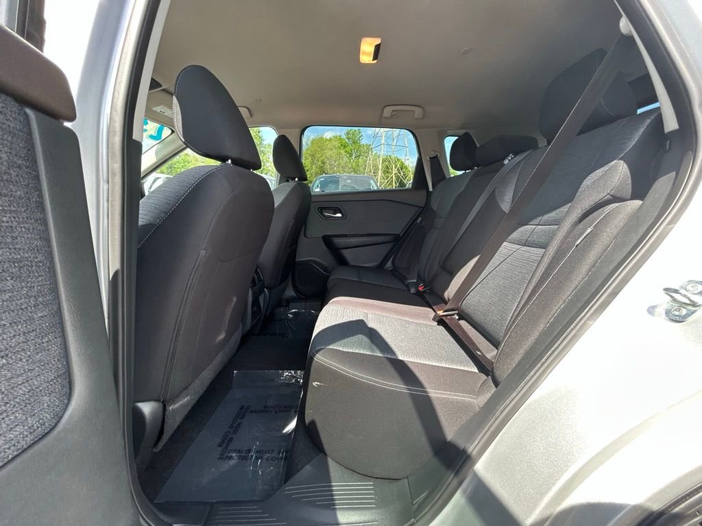 Used 2023 Nissan Rogue SV FWD image 26