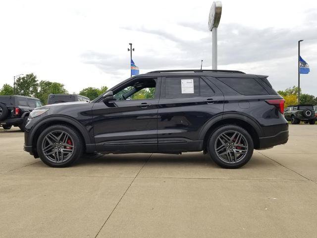 Certified 2025 Ford Explorer ST AWD/4WD image 6