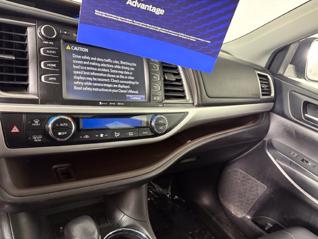Used 2019 Toyota Highlander XLE FWD image 17