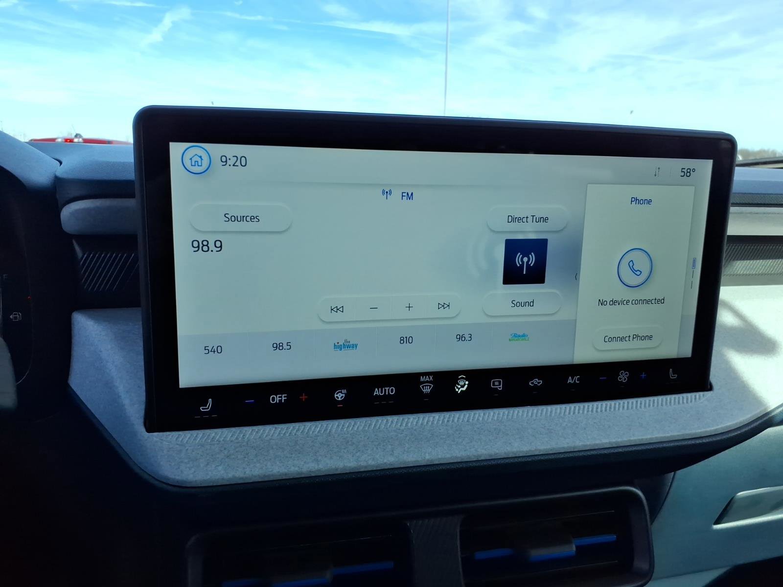 Certified 2025 Ford Maverick XLT w/ XLT Luxury Package image 18