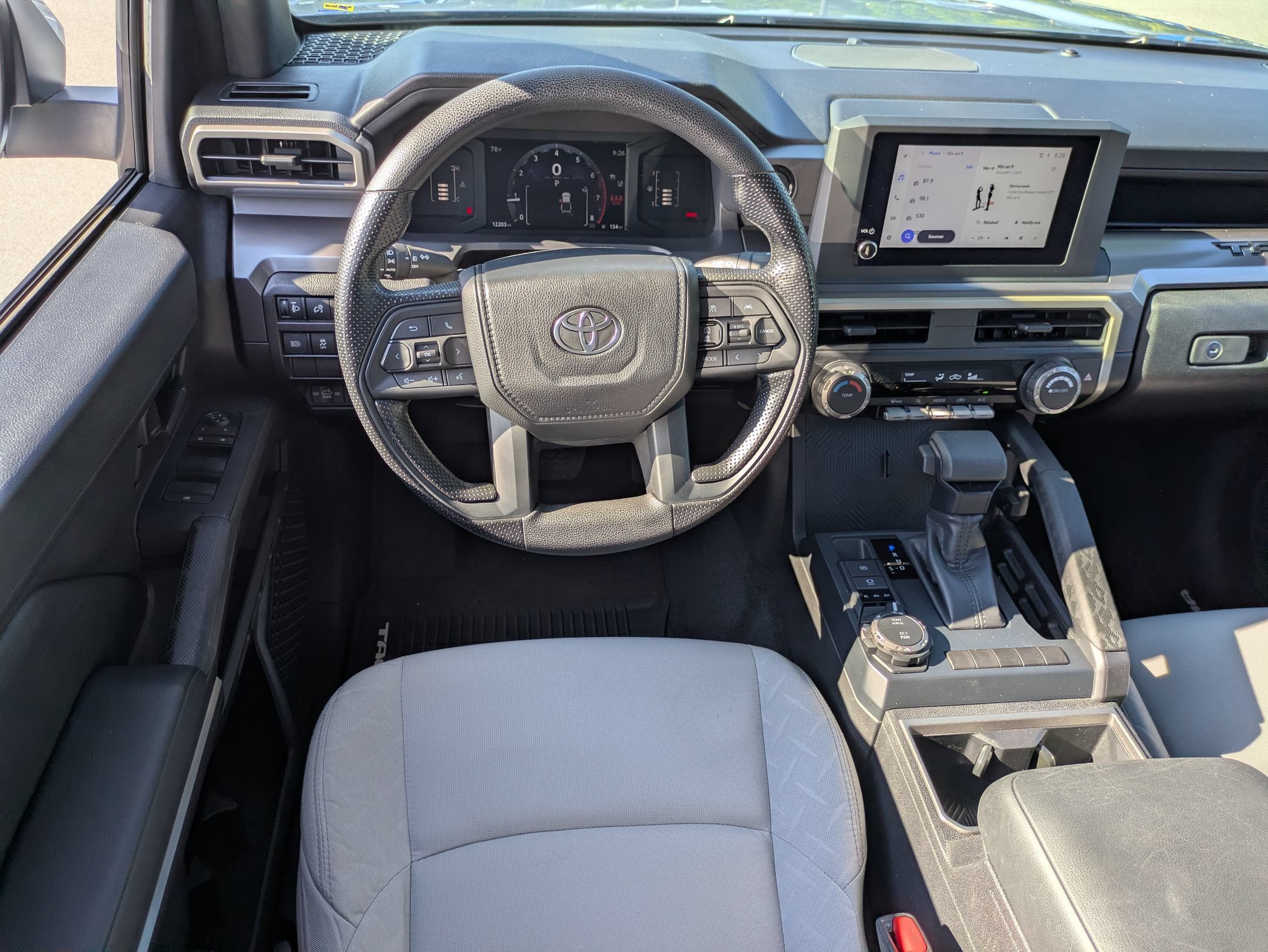 Used 2025 Toyota Tacoma SR5 AWD/4WD image 32