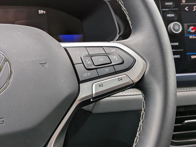 Used 2024 Volkswagen Taos SE w/ Panoramic Sunroof Package FWD image 13