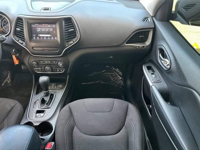 Used 2020 Jeep Cherokee Latitude FWD image 12
