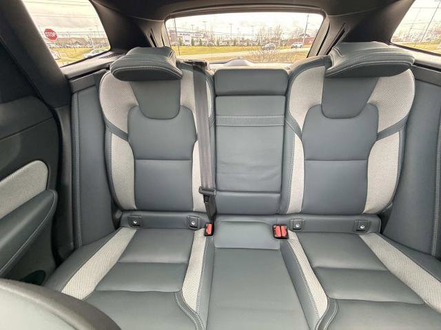 Used 2022 Volvo XC60 B5 R-Design w/ Advanced Package image 16