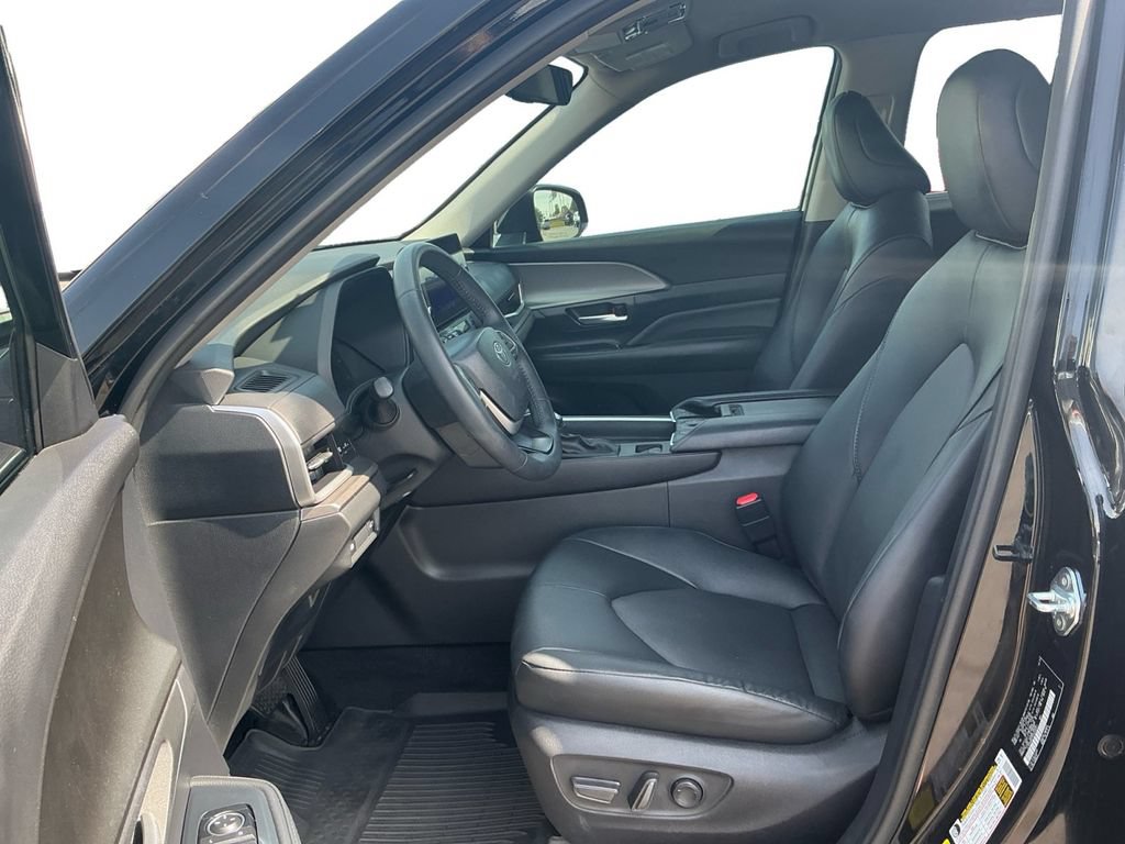 Used 2024 Toyota Grand Highlander AWD image 14