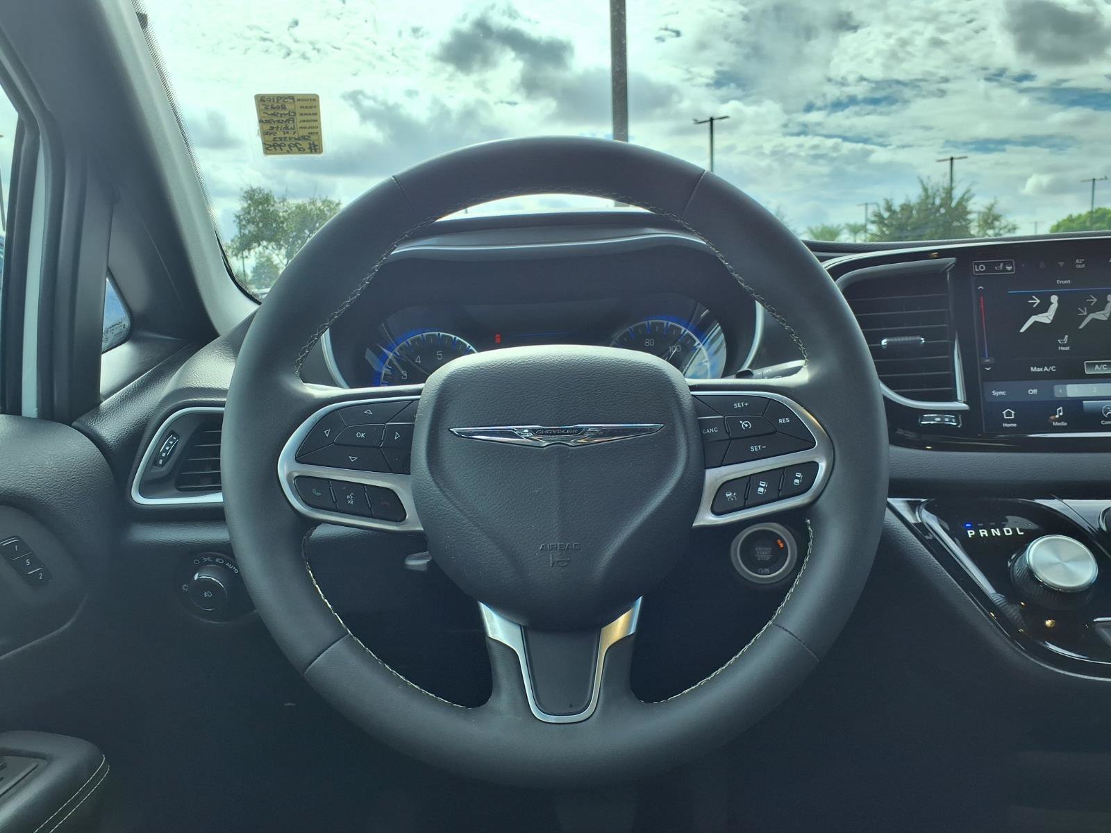 Used 2025 Chrysler Pacifica Select FWD image 20
