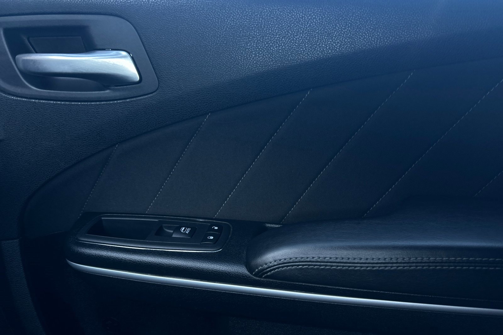 Used 2020 Dodge Charger R/T w/ Performance Handling Group image 18