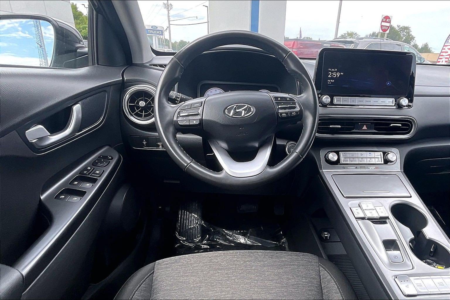 Used 2023 Hyundai Kona SEL FWD image 5