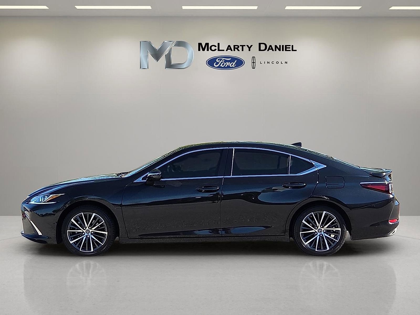 Used 2023 Lexus ES 350 w/ Premium Package image 3