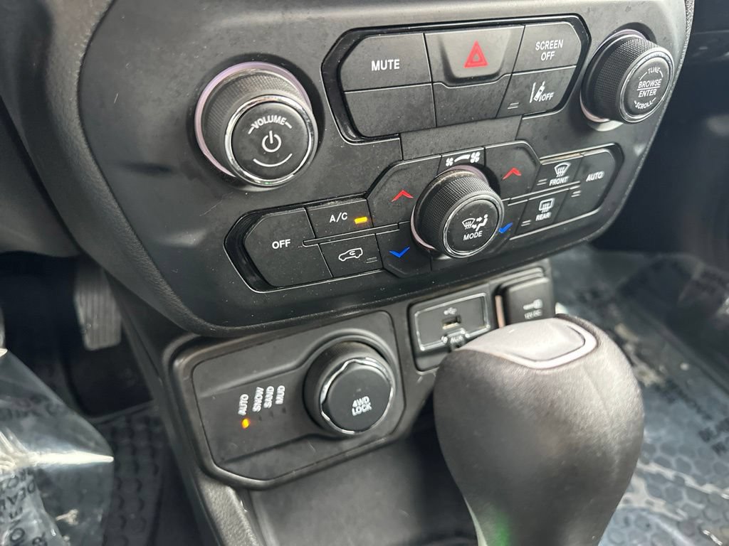 Used 2022 Jeep Renegade Latitude AWD/4WD image 40
