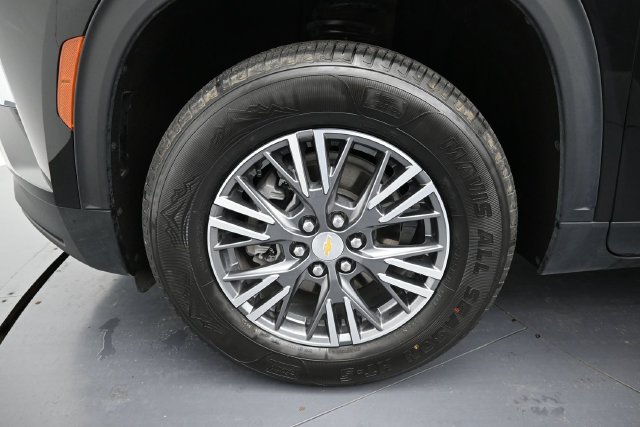 Used 2025 Chevrolet Traverse LT AWD/4WD image 9