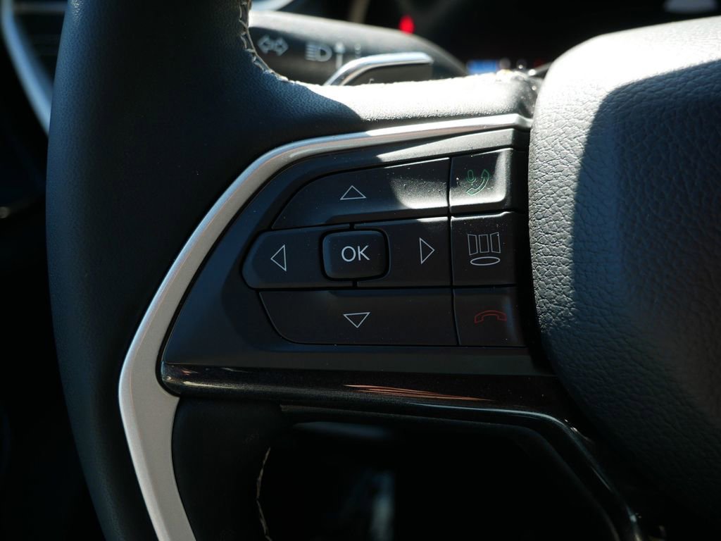 Used 2023 Jeep Grand Cherokee Altitude image 24