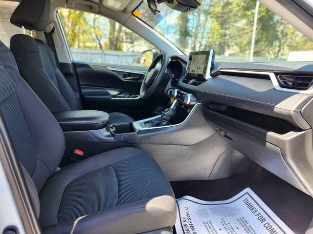 Used 2023 Toyota RAV4 LE AWD/4WD image 11