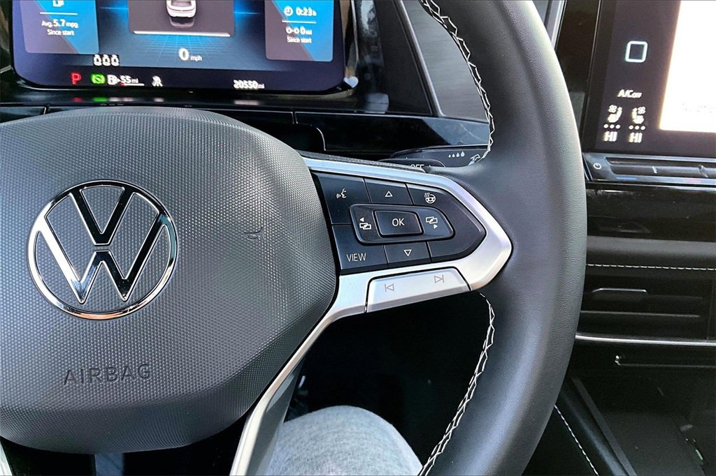 Used 2024 Volkswagen Atlas Cross Sport SE w/ Panoramic Sunroof Package image 18