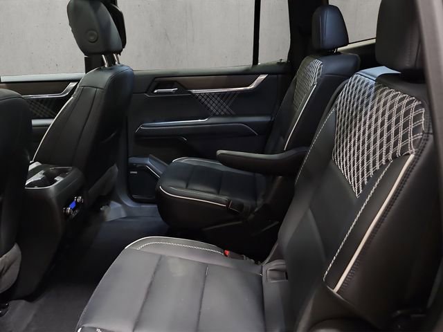 Used 2025 GMC Acadia Denali AWD/4WD image 25