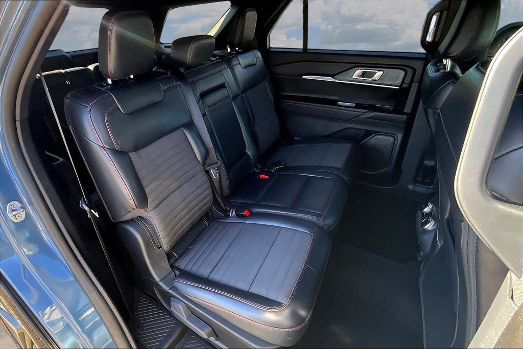 Certified 2025 Ford Explorer ST-Line w/ Premium Package AWD/4WD image 27