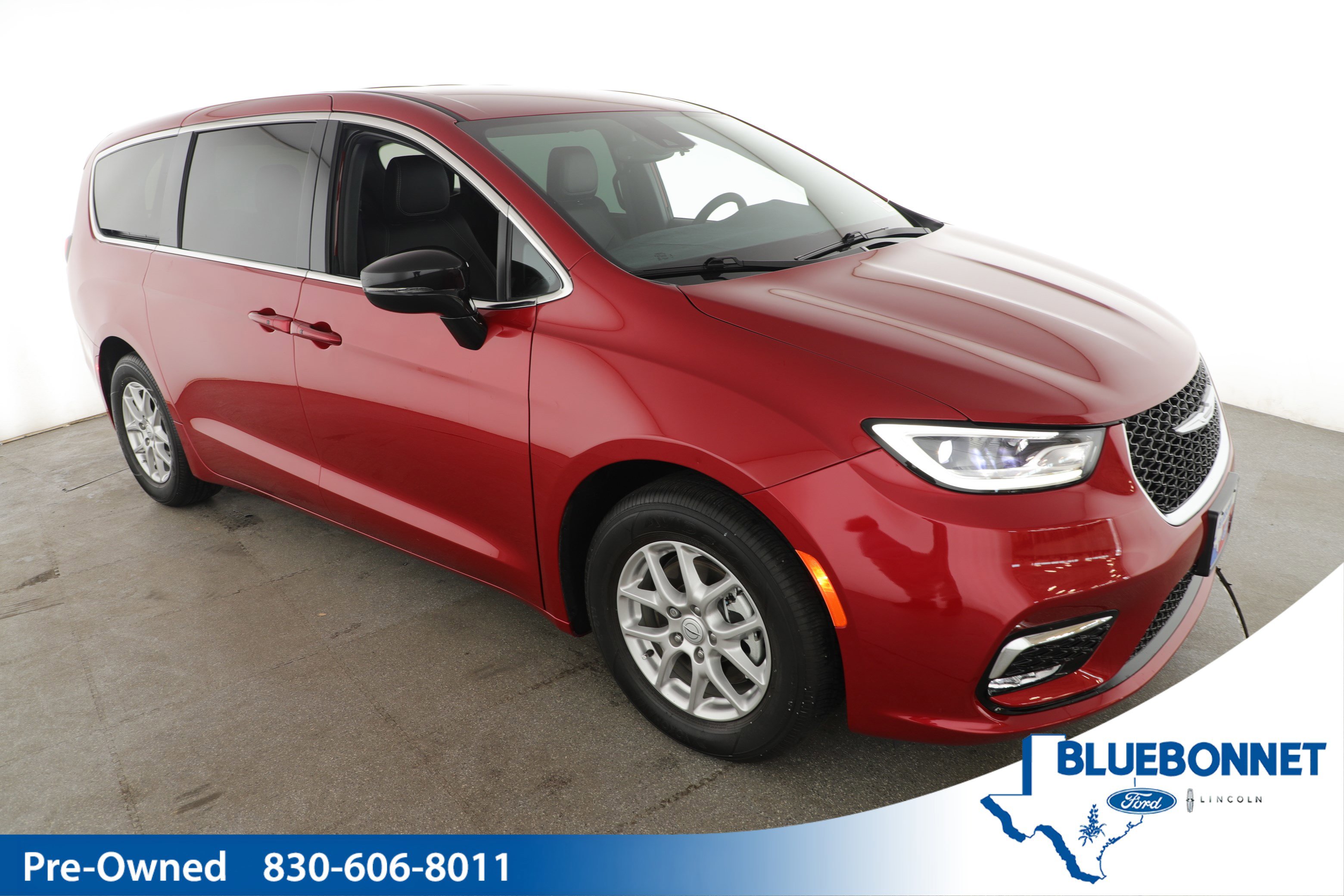 Used 2025 Chrysler Pacifica Select