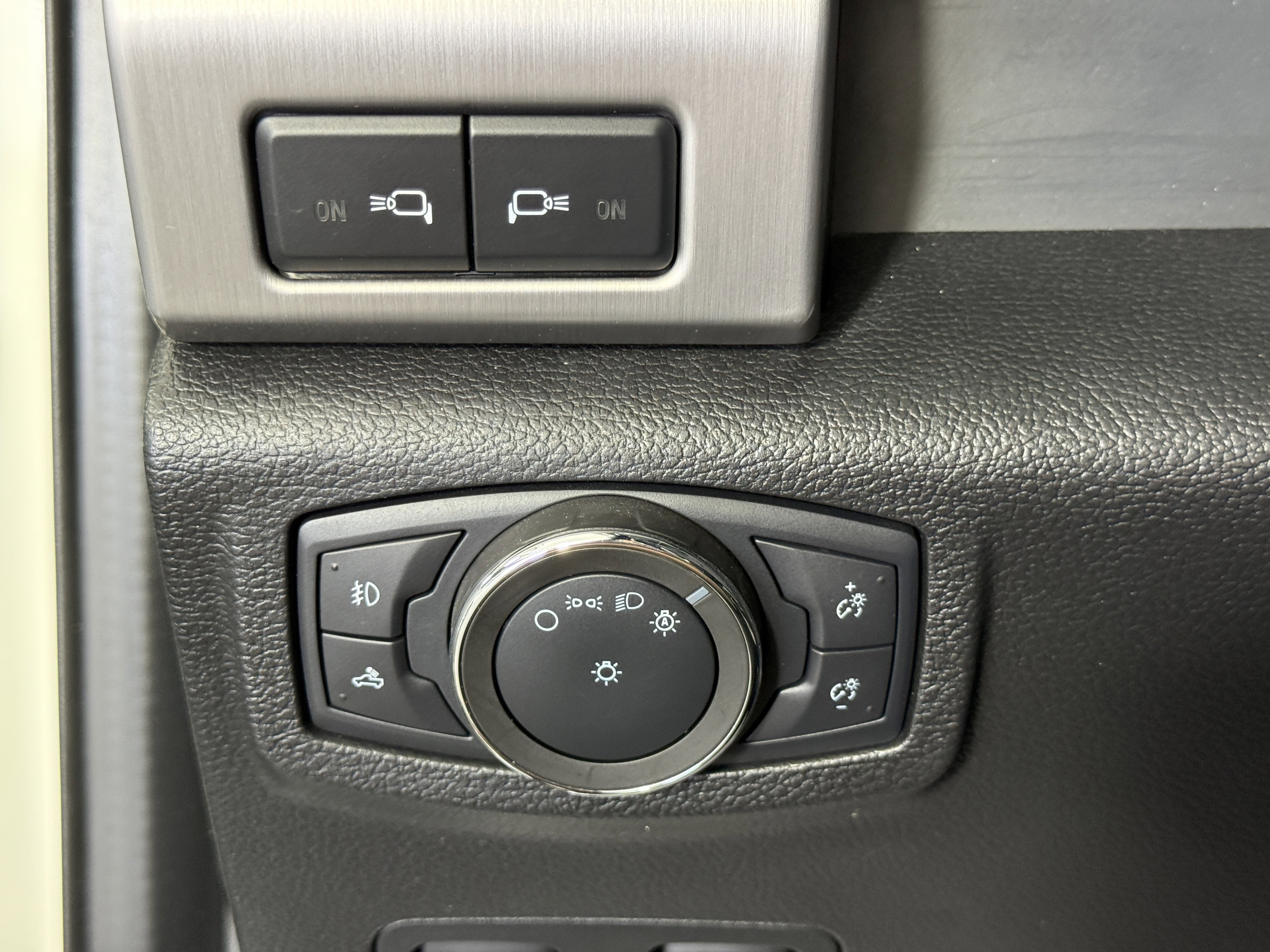 Certified 2020 Ford F250 Platinum w/ FX4 Off-Road Package image 26