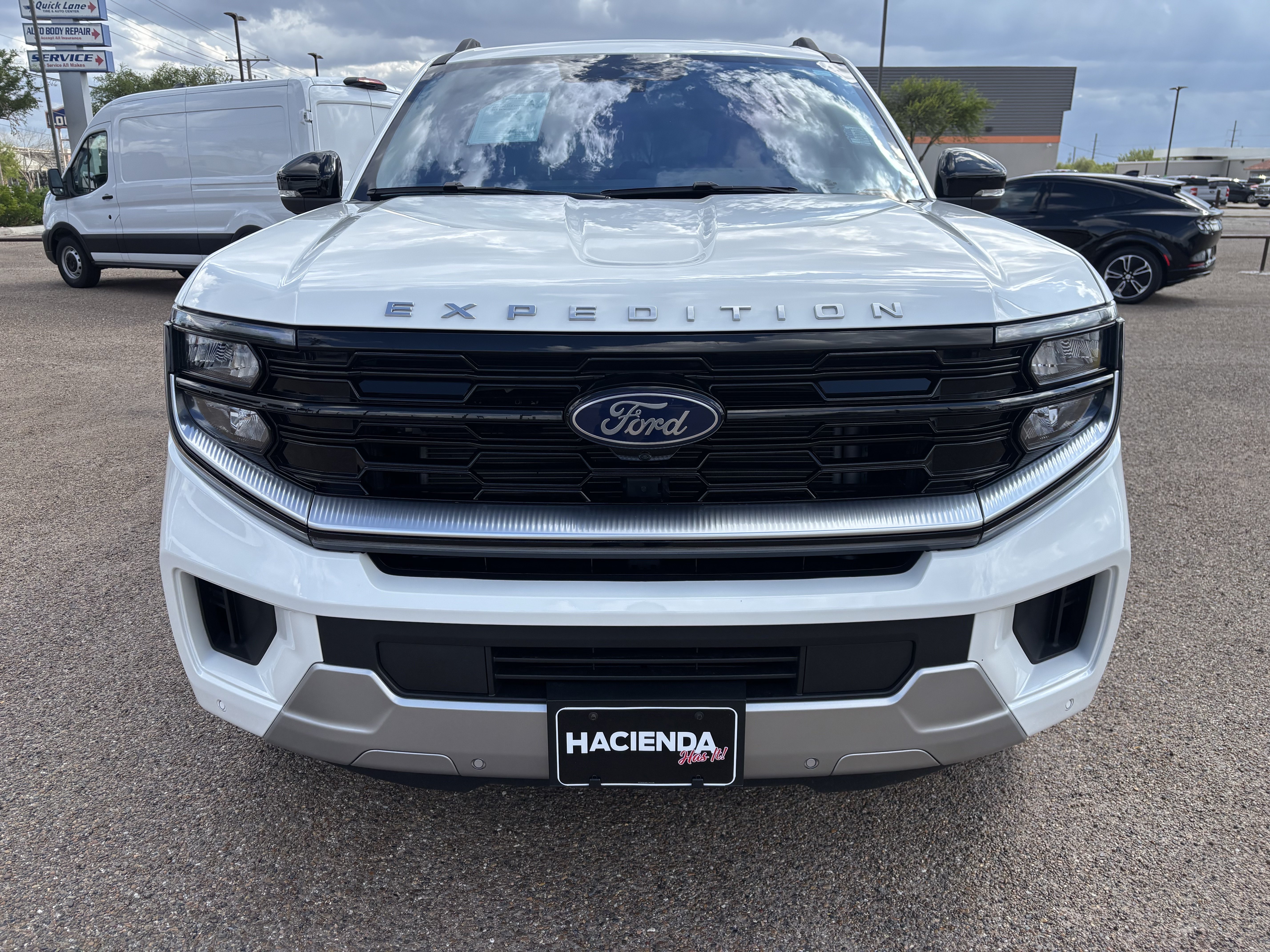 Certified 2025 Ford Expedition Max Platinum w/ Platinum Ultimate Package AWD/4WD image 6
