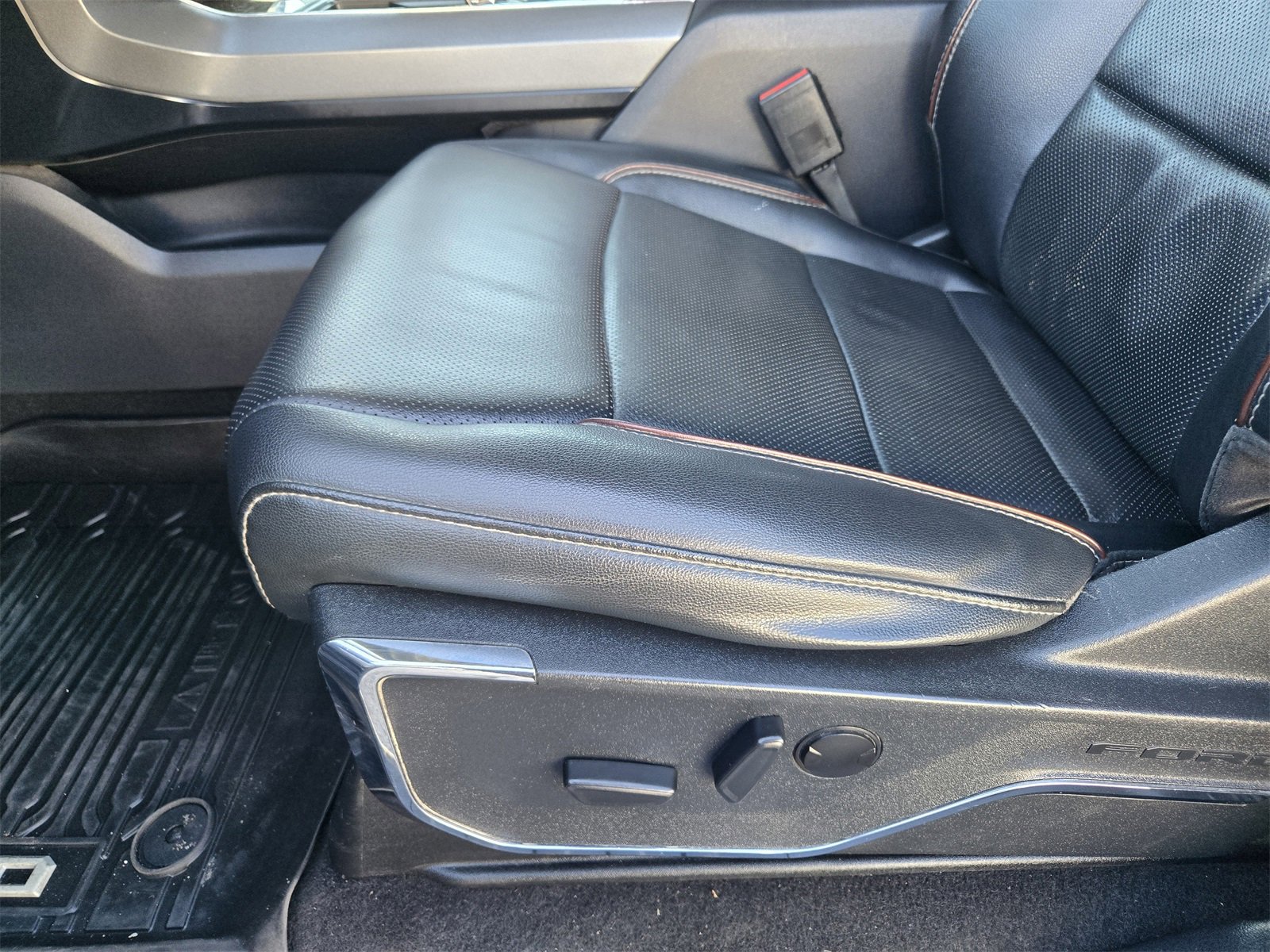 Certified 2023 Ford F150 Lariat w/ Trailer Tow Package image 22