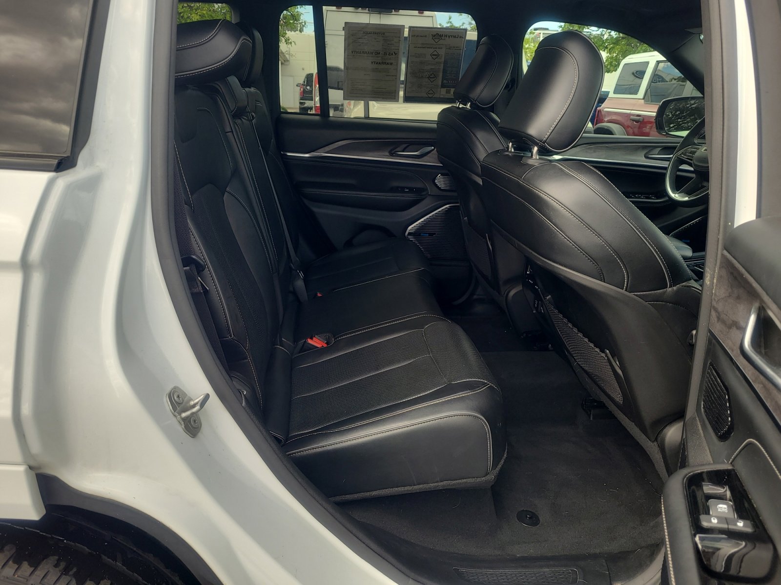 Used 2022 Jeep Grand Cherokee Overland AWD/4WD image 18