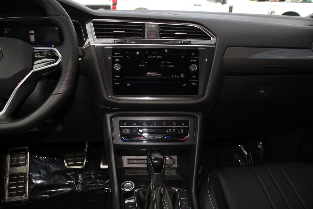 Used 2022 Volkswagen Tiguan SE R-Line FWD image 18