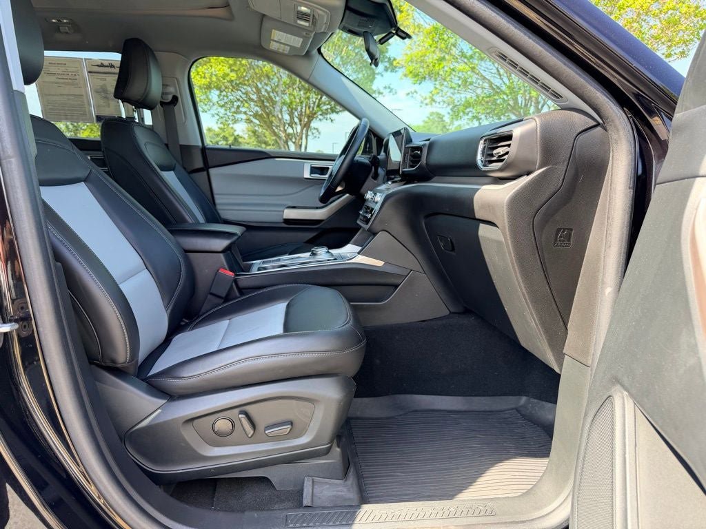 Certified 2023 Ford Explorer XLT w/ Equipment Group 202A RWD image 11