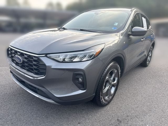 Certified 2025 Ford Escape ST-Line Select AWD/4WD image 4
