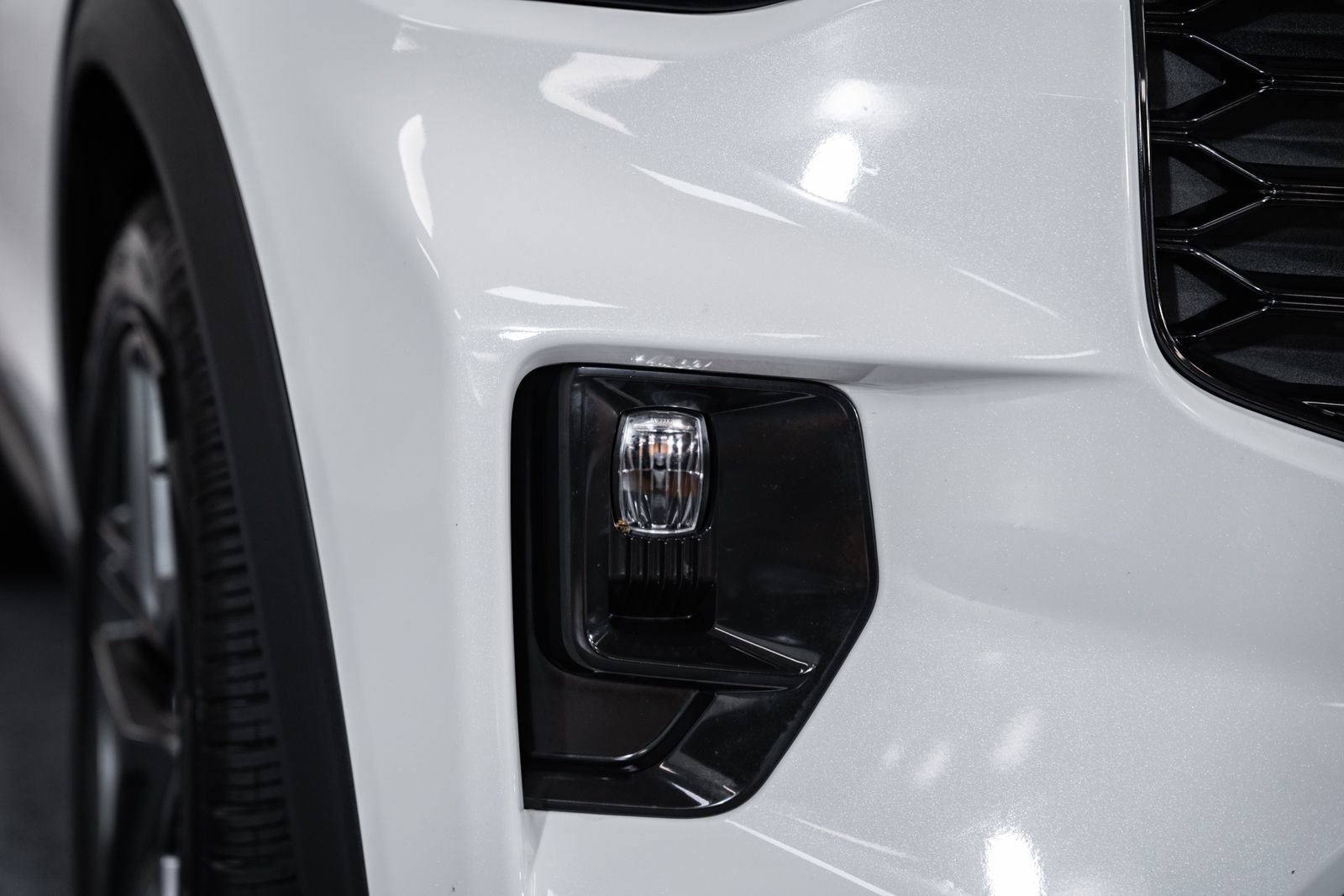 Certified 2025 Ford Explorer ST w/ Sun And Sound Package AWD/4WD image 19