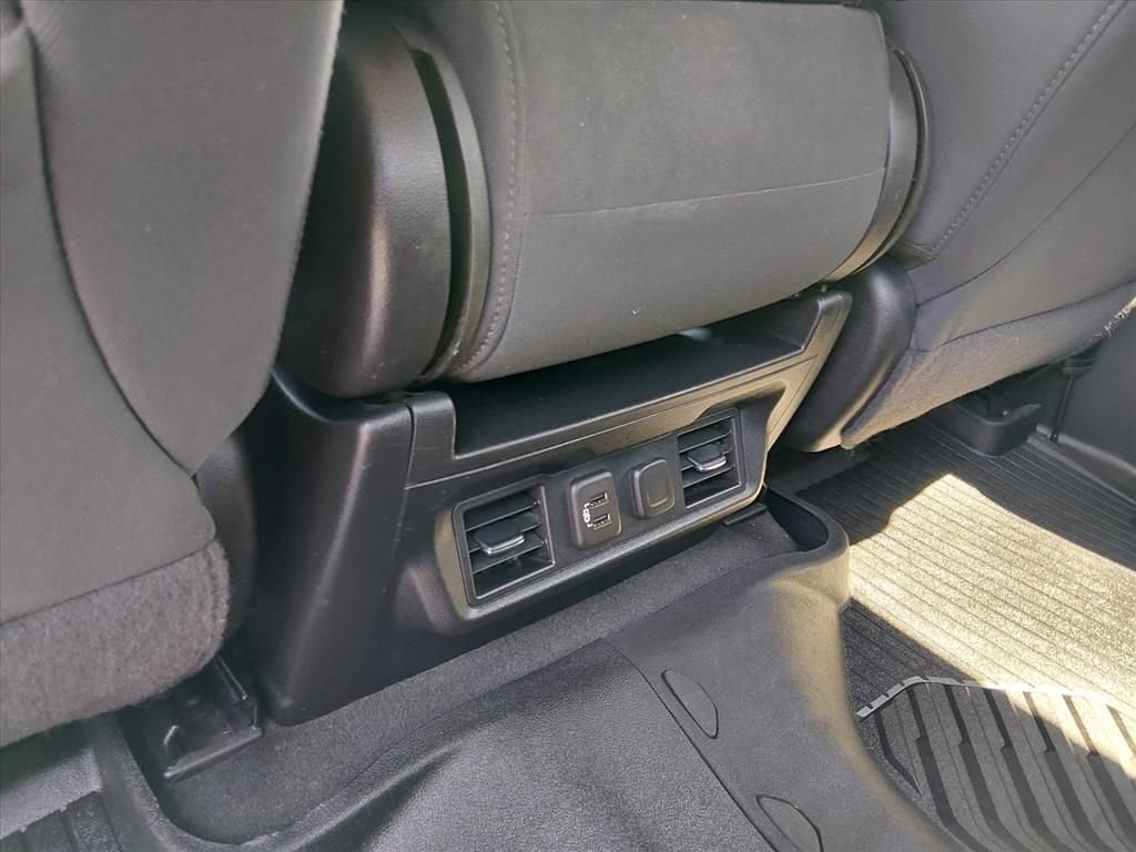 Used 2021 Chevrolet Silverado 1500 LT RWD image 13
