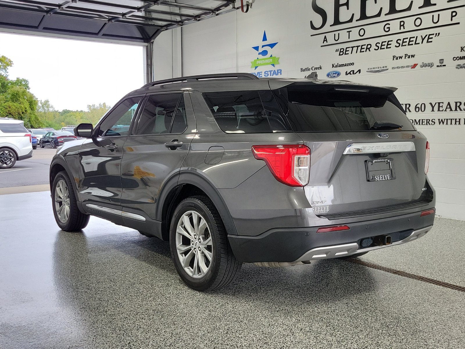 Certified 2020 Ford Explorer XLT w/ Equipment Group 202A AWD/4WD image 3