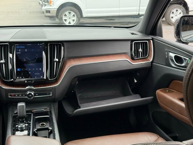 Used 2023 Volvo XC60 B5 Plus AWD/4WD image 33