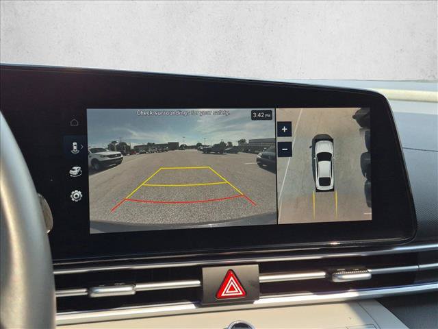 Used 2024 Hyundai Elantra Limited FWD image 15
