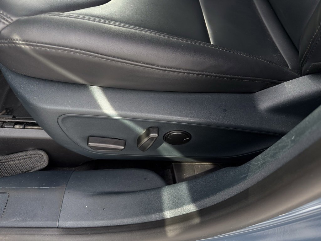 Certified 2025 Ford Maverick Lariat w/ Black Appearance Package image 11