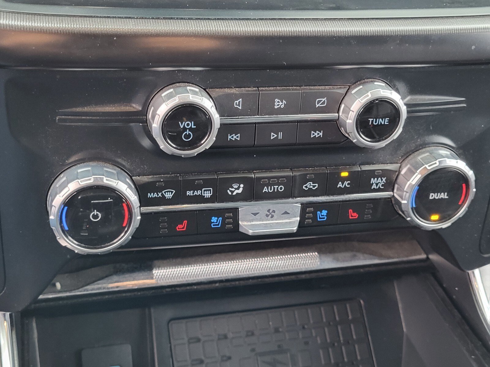 Certified 2023 Ford F150 Platinum w/ Equipment Group 701A High image 24