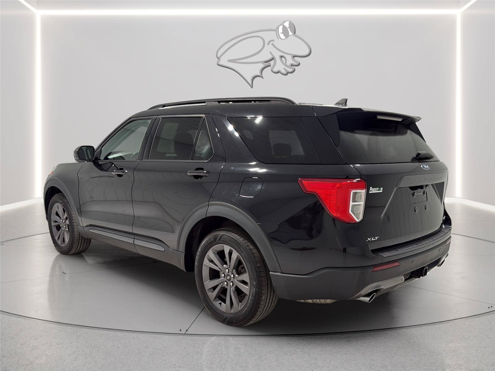 Certified 2022 Ford Explorer XLT w/ Equipment Group 202A AWD/4WD image 4